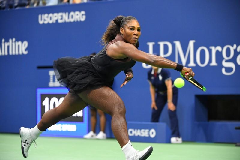 Serena sweeps into US Open semis