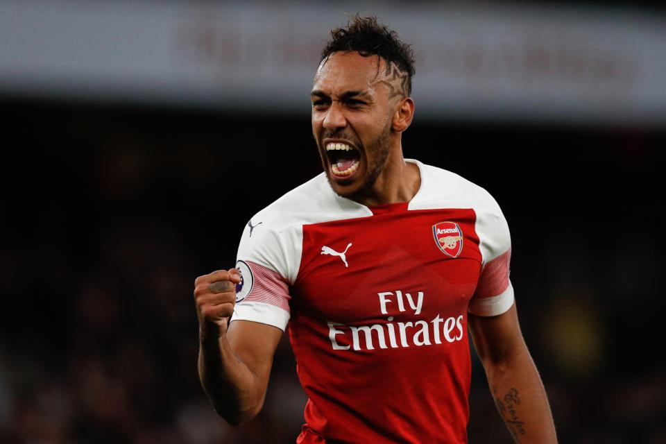 Aubameyang's double rescues Gunners against Everton
