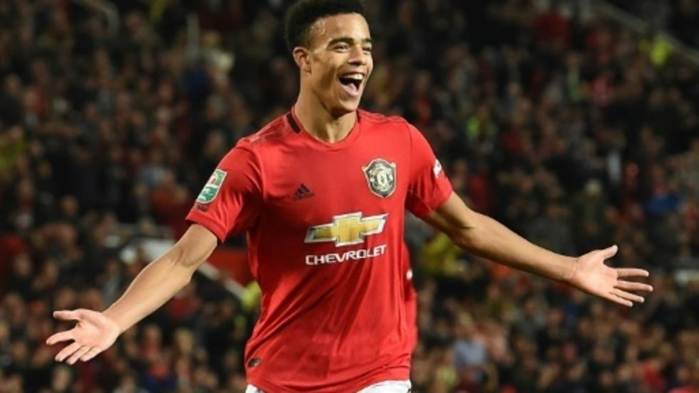 Greenwood pens downs new contract with Man Utd