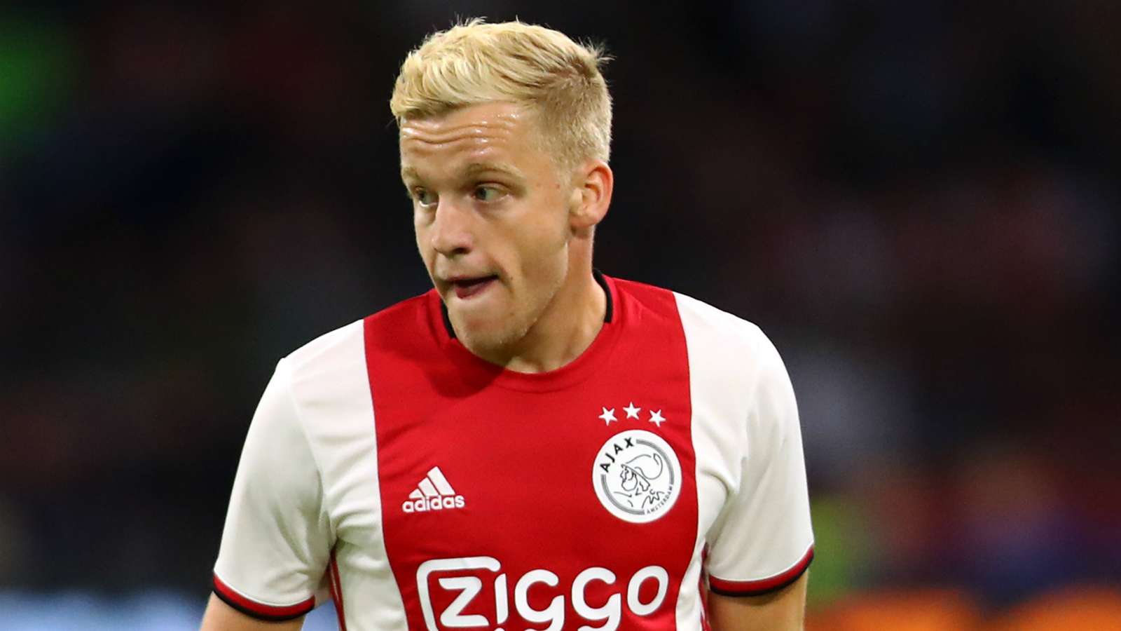 Van de Beek’s father celebrates Man Utd move