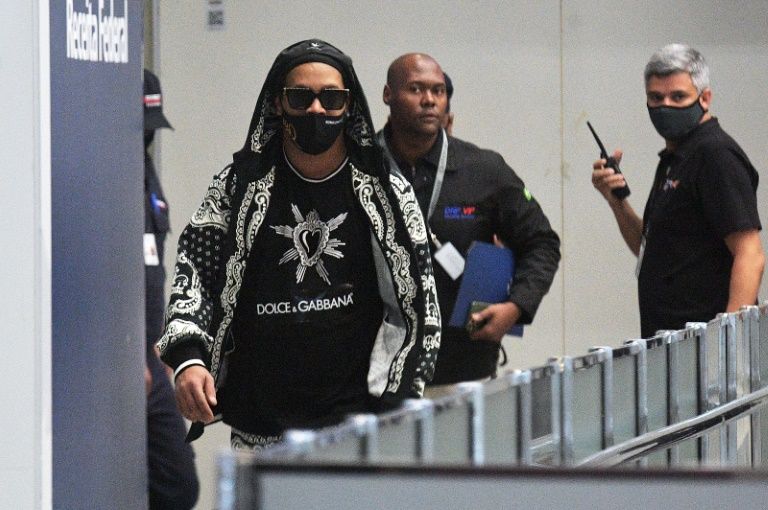 Ronaldinho lands in Brazil after Paraguay detention