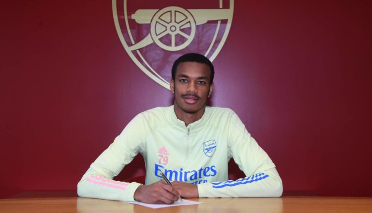 Arsenal youngster Awe signs first pro deal