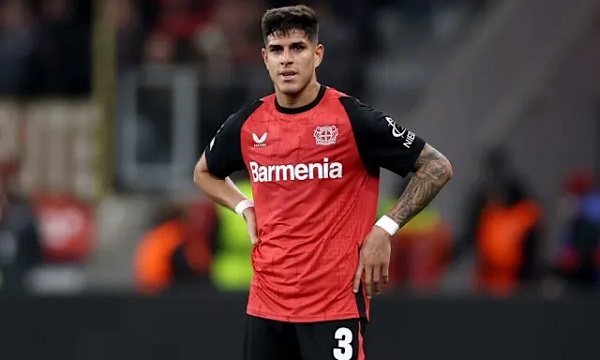 Arsenal eye defender Hincapie in €60m move