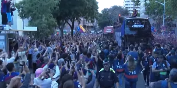 RT @Sportinglifeng1: Thousands Flood Streets As Barcelona Celebrate La Liga Triumph With Trophy Parade