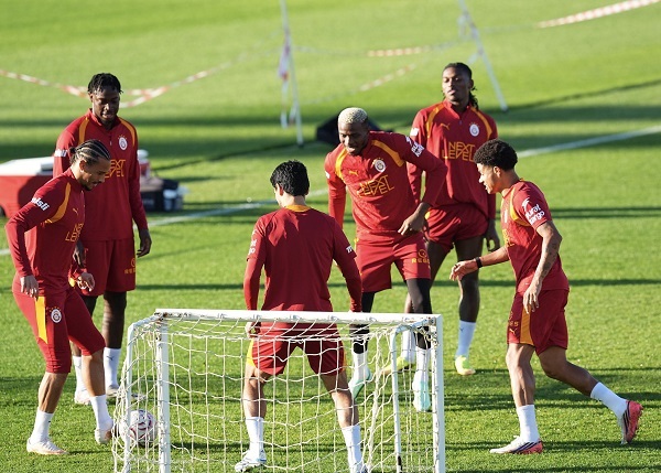 Galatasaray assess Osimhen ahead of UCL duel against Barcelona